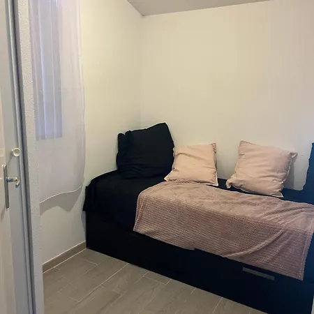 T4 Piscine Et Tennis Chalé *