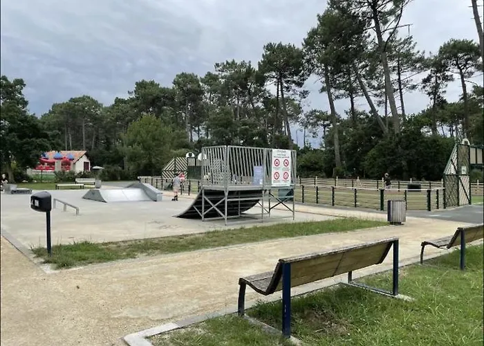 T4 Piscine Et Tennis