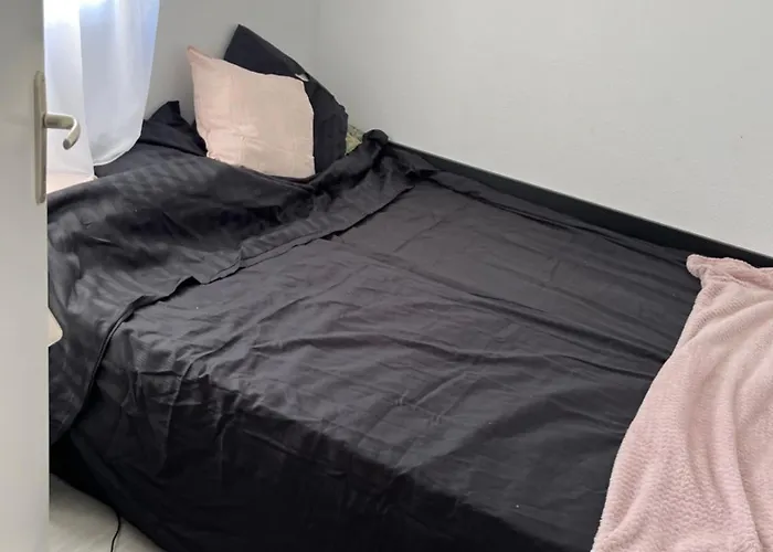 T4 Piscine Et Tennis Шале *