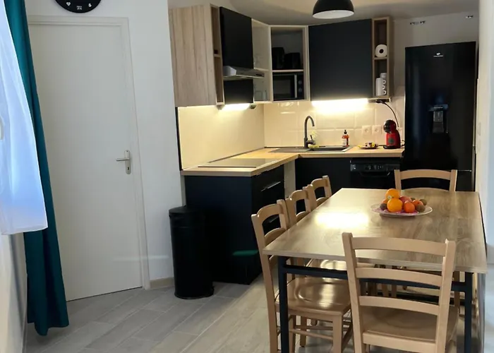 T4 Piscine Et Tennis Шале